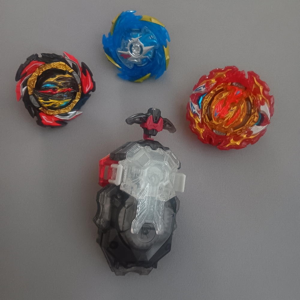 Beyblade Bundle - Picture 2 of 7